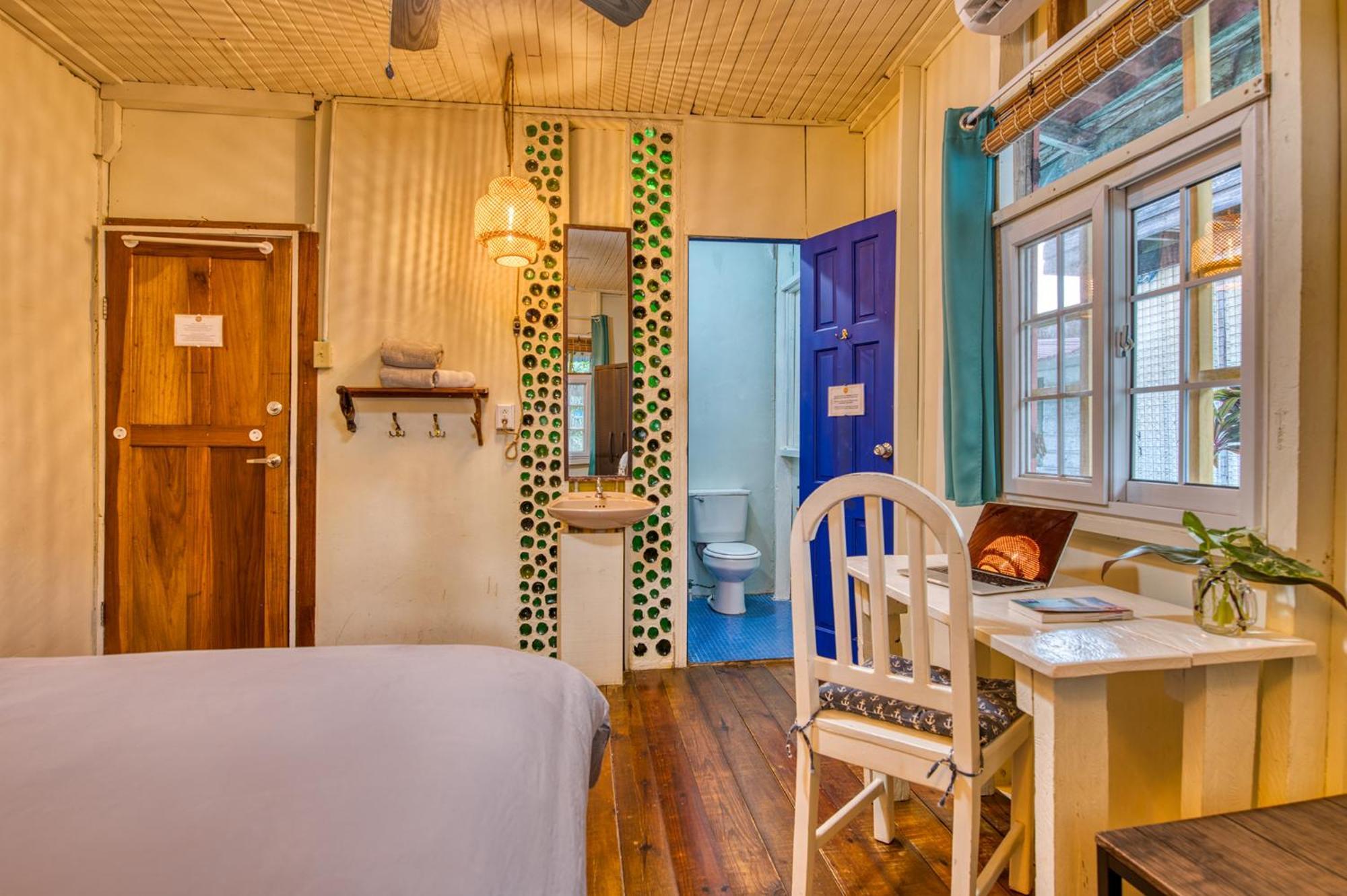 Saigon Bay Bed & Breakfast Bocas Town Exterior foto